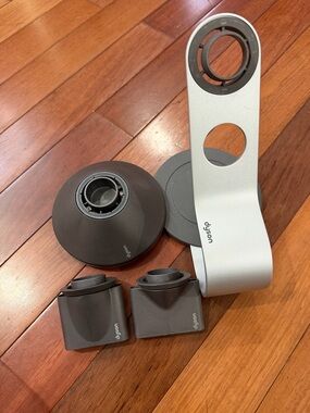 Dyson  Accessories and stand
